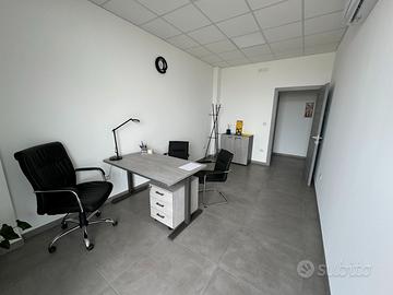 Uffici arredati moderni