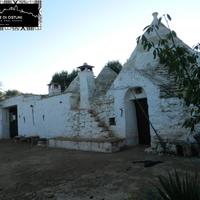 CEGLIE MESSAPICA - GRUPPO DI TRULLI con TERRENO 1
