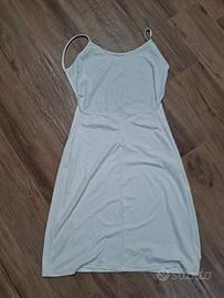 vestito bianco con scollo schiena