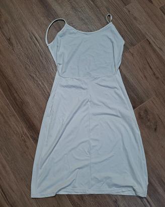 vestito bianco con scollo schiena