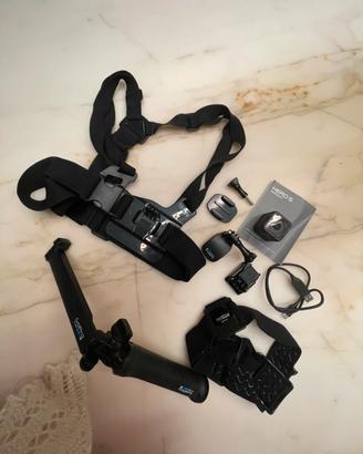 Go Pro Session 5 con gli accessori originali: