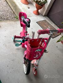 Bicicletta a rotelle e monopattino