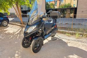 Piaggio MP3 300 Hpe Sport, Si può guidare con la B