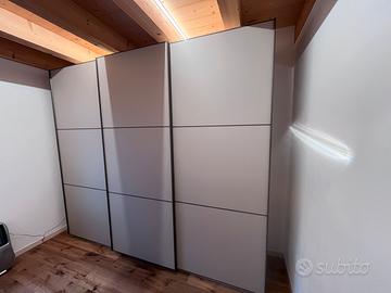 Armadio a 3 ante scorrevoli con cassettiera