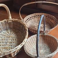 Tre cestini rustici