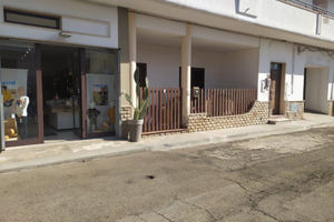 Vendita abitazione con annesso locale commerciale