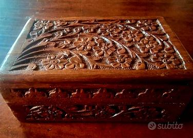 scatoletta vintage in legno intarsiato 