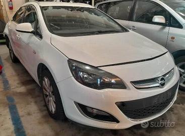 RICAMBI Opel Astra SW 1.6 TD anno 2014 - EV175
