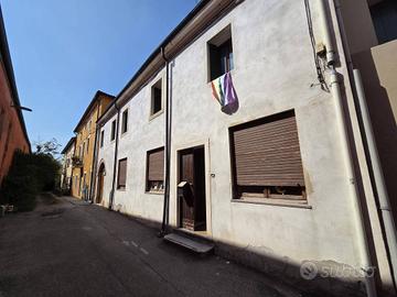 Villa di 270 m² con più di 5 locali e box auto a L