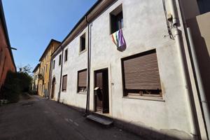 Villa di 270 m² con più di 5 locali e box auto a L