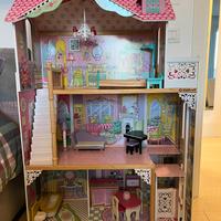 Casa delle bambole in legno