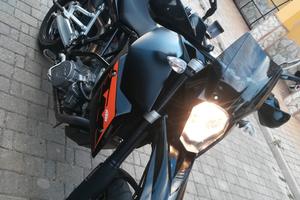 KTM 990