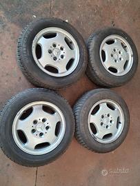 Mercedes w124  190 cerchi in lega con gomme