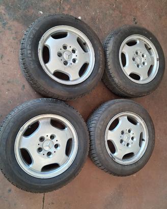 Mercedes w124  190 cerchi in lega con gomme
