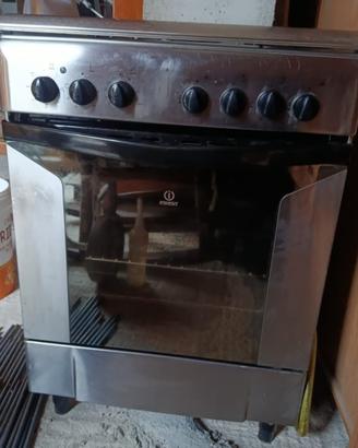 Cucina a gas con forno ventilato 