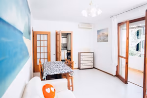 AMPIO TRILOCALE 70 m² CON 2 POSTI AUTO PRIVATI