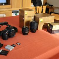 Nikon D5100 con due obiettivi e accessori