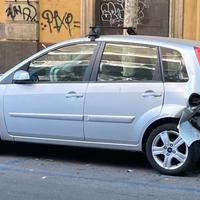 Auto da rottamare per pezzi di ricambio