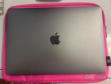 MacBook Pro, 13" Space Gray - 256GB SSD / 8GB RAM