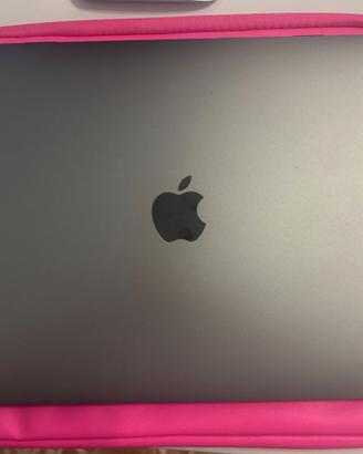MacBook Pro, 13" Space Gray - 256GB SSD / 8GB RAM