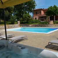 Casale 18/22 pers. piscina/jacuzzi lucignano ar