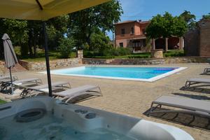 Casale 18/22 pers. piscina/jacuzzi lucignano ar