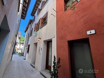 CENTRALISSIMA CASA RISTRUTTURATA