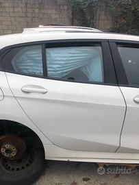 BMW serie 1 120d F40 porta posteriore destra