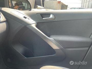 Alzavetro elettrico anteriore destro Tiguan 2009