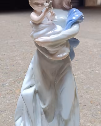 Statua porcellana maternità lladro'