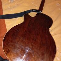 Chitarra acustica elettrica