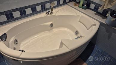 JACUZZI VASCA IDROMASSAGGIII