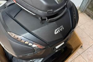 Bauletto e poggia schiena GIVI Tmax