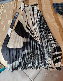 Ho da mostrarvi vari vestiti. scorrete le foto