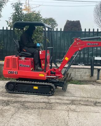 E123 Mini escavatore 13 q Hinowa