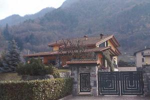 Immobile in asta di 337 m² con 5 locali e box auto