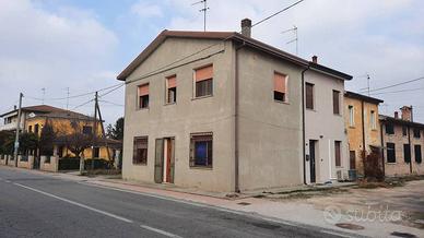 Casa indipendente di 97 m² con 4 locali e box auto