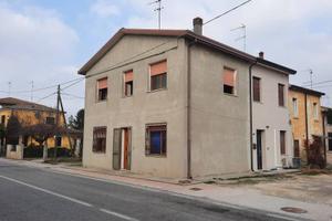 Casa indipendente di 97 m² con 4 locali e box auto