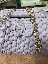 borsa clutch lilla uncinetto 