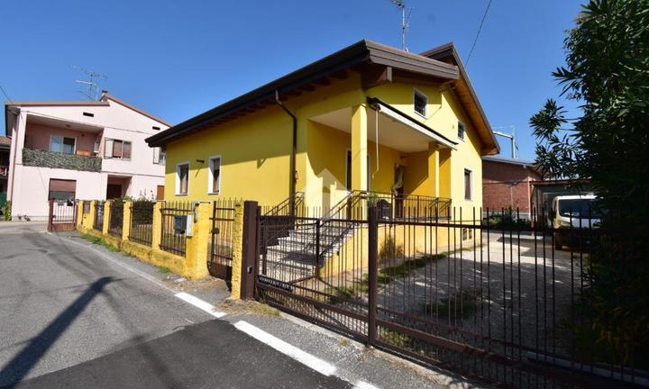 VILLA SINGOLA A CASTIGLIONE DELLE STIVIERE