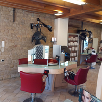 Arredamento negozio parrucchieri uomo/donna