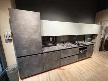 Cucina lineare moderna - esposizione
