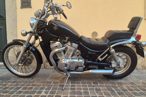 Suzuki Intruder VS 600 nero pochi km Patente A2