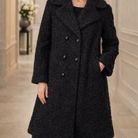 Cappotto nero elegante in astrakan taglia forte