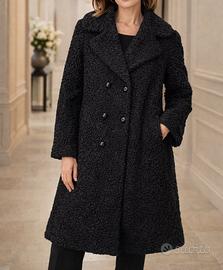 Cappotto nero elegante in astrakan taglia forte