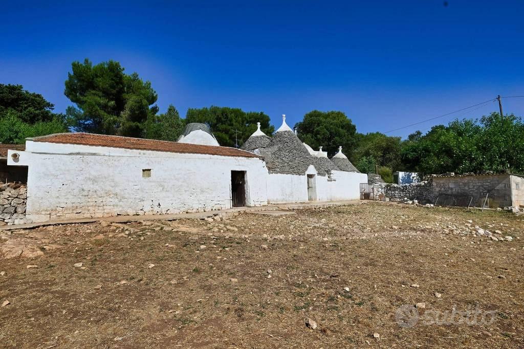 Rustico / Casale di 283 m² con più di 5 locali a A - Altro