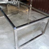 Tavolino in vetro e base cromata