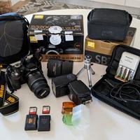 Nikon D3200 con 18-55 e Flash SB 700 + accessori