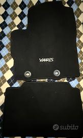 Set di tappeti per Toyota yaris 2025