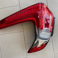 faro posteriore volvo xc40